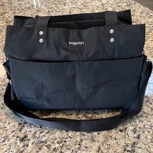 Baggallini Black Nylon Messenger Tote with Front Pockets